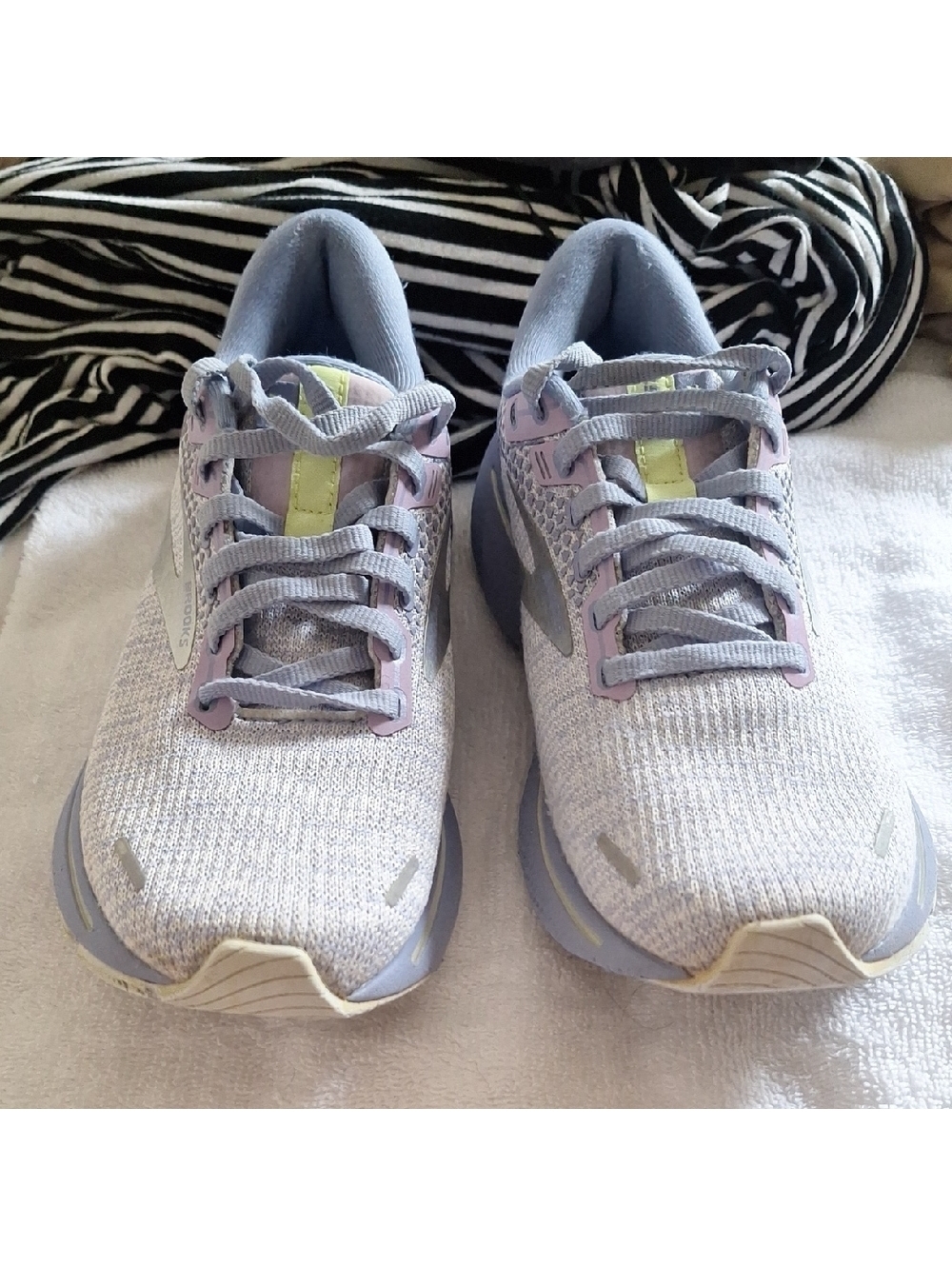 Ost Light Lavender Knit Women's Running Sneakers with Pale Yellow Accent